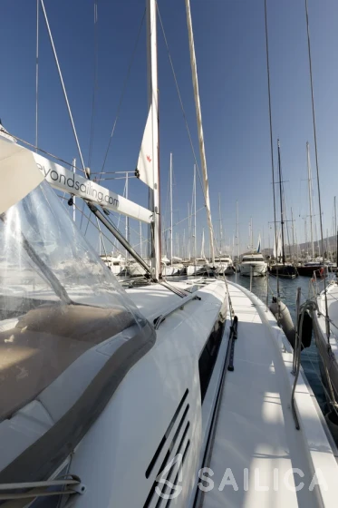Oceanis 51.1 - Yacht Charter Sailica