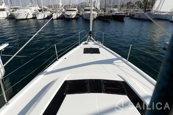 Oceanis 51.1 - Yacht Charter Sailica
