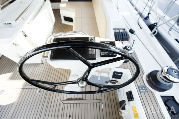 Oceanis 51.1 - Yacht Charter Sailica