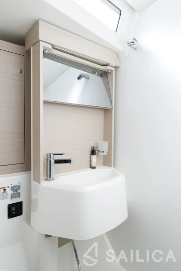 Oceanis 51.1 - Yacht Charter Sailica