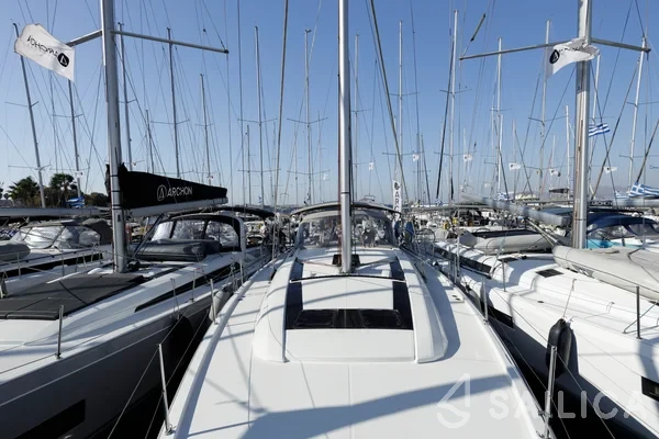 Oceanis 51.1 - Yacht Charter Sailica