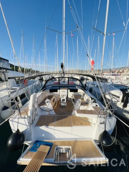 Hanse 418 - Yacht Charter Sailica