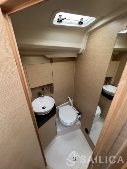 Hanse 418 - Yacht Charter Sailica