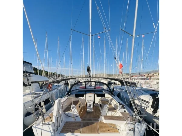 Hanse 418 - Yacht Charter Sailica