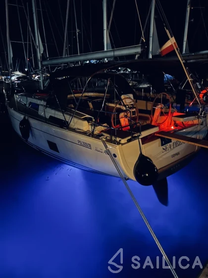 Hanse 418 - Yacht Charter Sailica