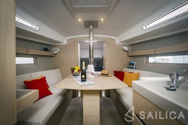 Oceanis 34.1 - Yacht Charter Sailica