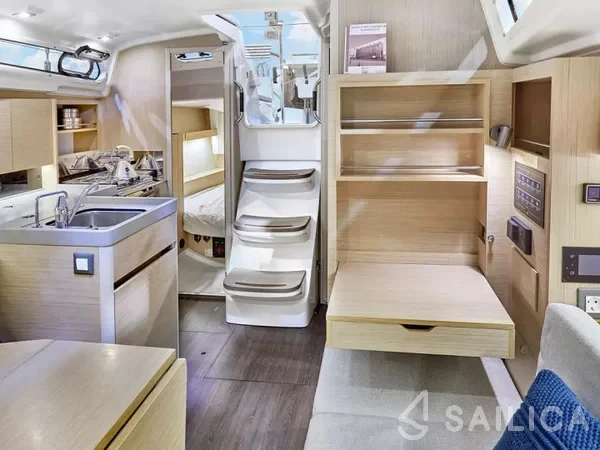 Oceanis 34.1 - Yacht Charter Sailica
