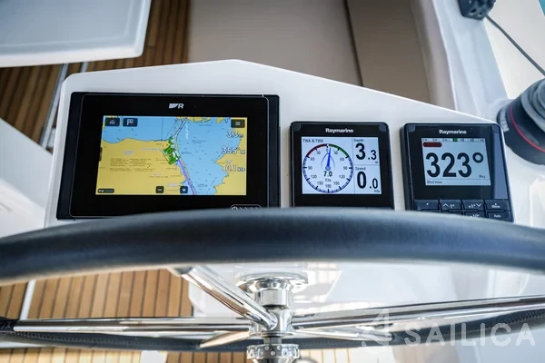 Oceanis 34.1 - Yacht Charter Sailica