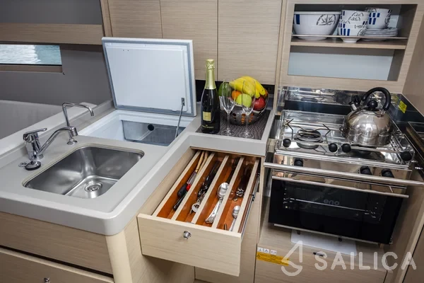 Oceanis 34.1 - Yacht Charter Sailica