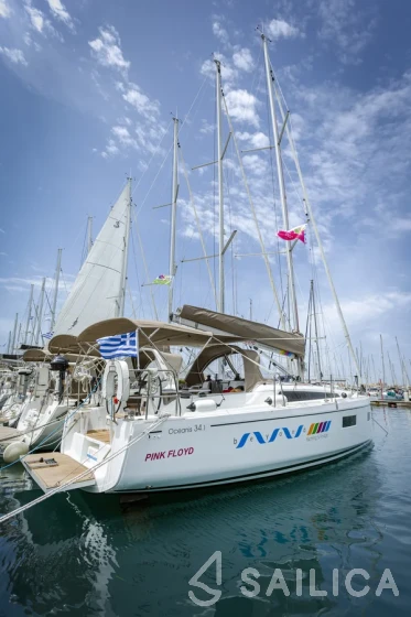 Oceanis 34.1 - Yacht Charter Sailica