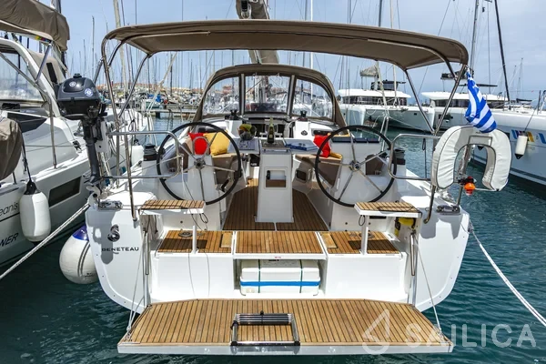 Oceanis 34.1 - Yacht Charter Sailica