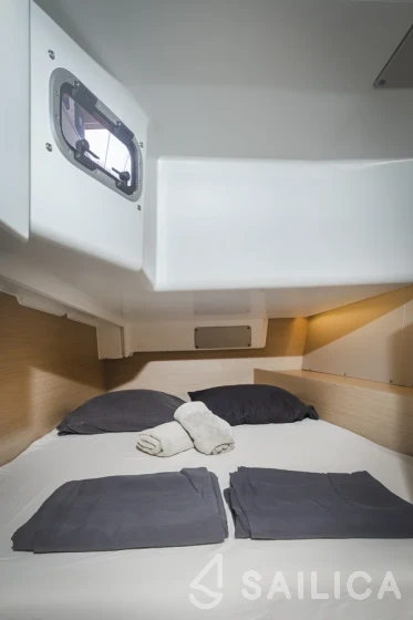 Oceanis 34.1 - Yacht Charter Sailica