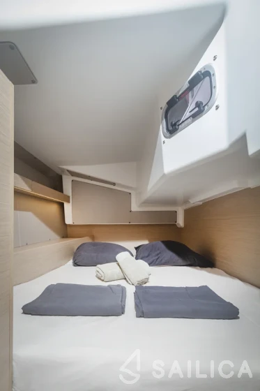 Oceanis 34.1 - Yacht Charter Sailica