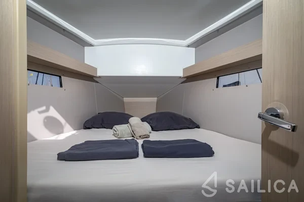 Oceanis 34.1 - Yacht Charter Sailica