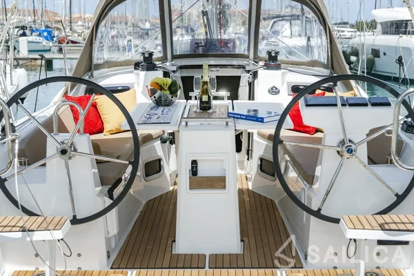 Oceanis 34.1 - Yacht Charter Sailica