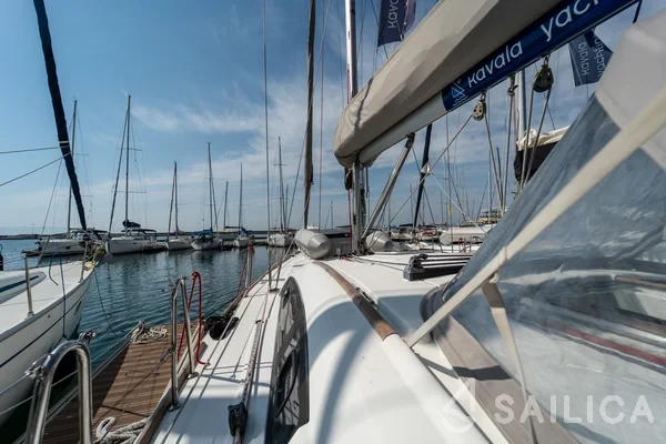 Oceanis 43 - Yacht Charter Sailica