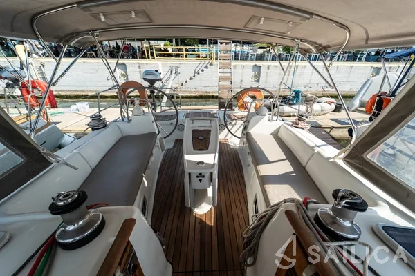 Oceanis 43 - Yacht Charter Sailica