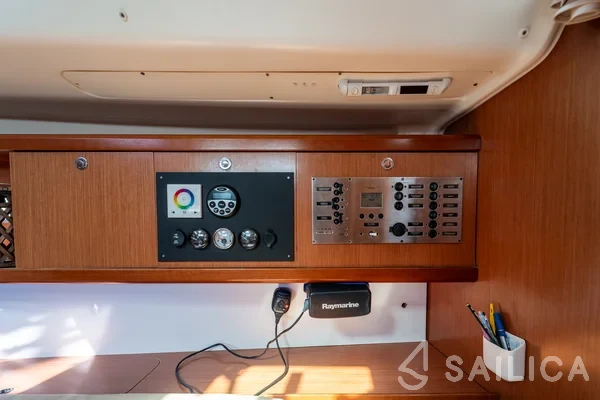 Oceanis 43 - Yacht Charter Sailica