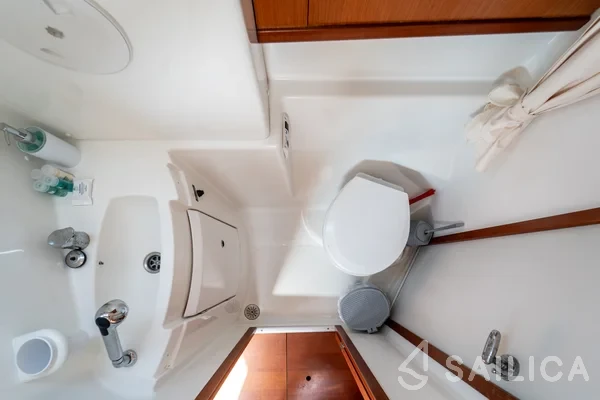 Oceanis 43 - Yacht Charter Sailica