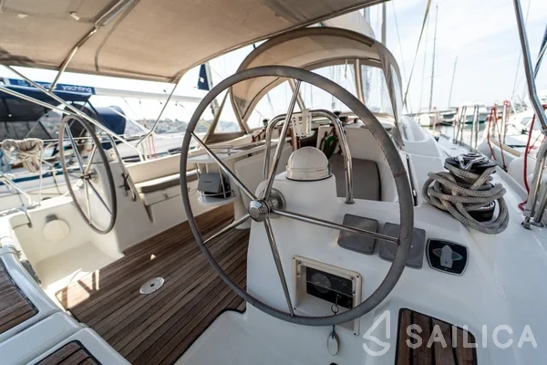 Oceanis 43 - Yacht Charter Sailica