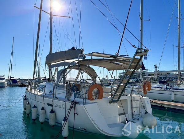 Oceanis 43 - Yacht Charter Sailica