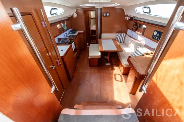 Oceanis 43 - Yacht Charter Sailica