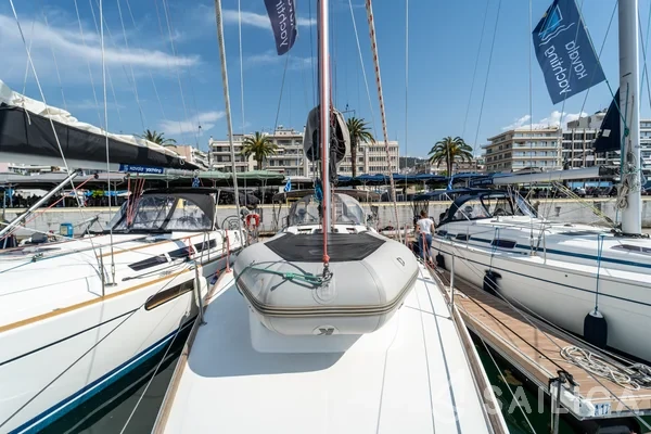 Oceanis 43 - Yacht Charter Sailica