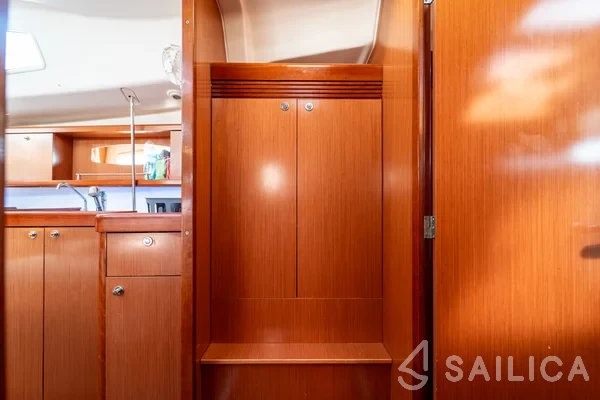 Oceanis 43 - Yacht Charter Sailica