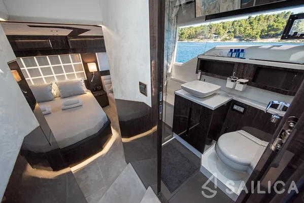 Galeon 500 Fly - Yacht Charter Sailica