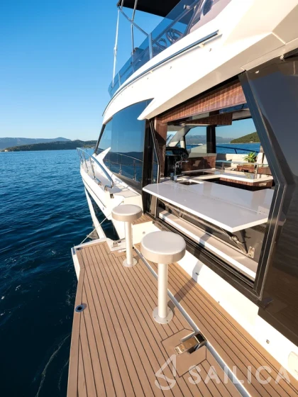 Galeon 500 Fly - Yacht Charter Sailica