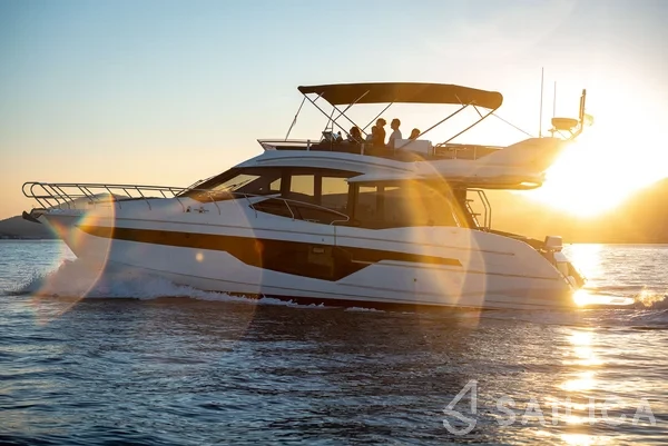 Galeon 500 Fly - Yacht Charter Sailica