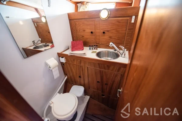 Amphitrite - Yacht Charter Sailica