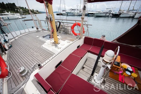 Amphitrite - Yacht Charter Sailica