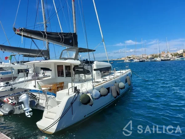 Lagoon 40 - Yacht Charter Sailica