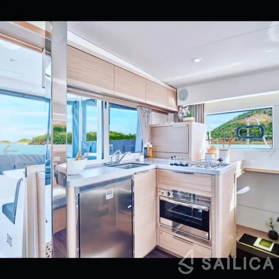 Lagoon 40 - Yacht Charter Sailica