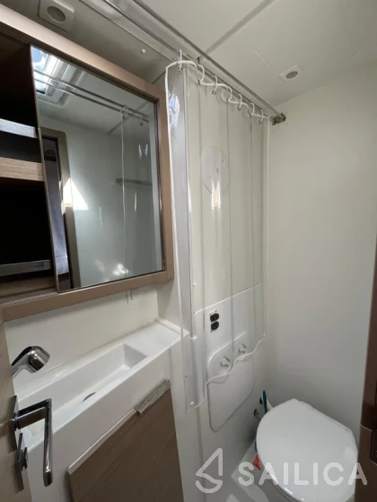 Lagoon 40 - Yacht Charter Sailica