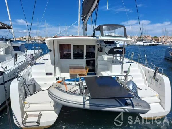 Lagoon 40 - Yacht Charter Sailica