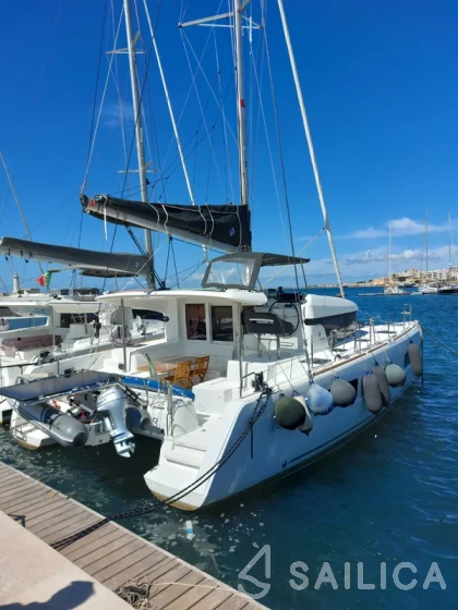 Lagoon 40 - Yacht Charter Sailica