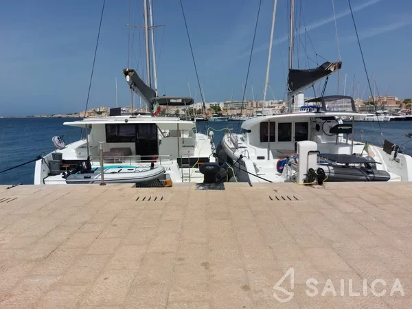 Lagoon 40 - Yacht Charter Sailica