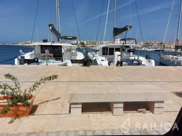 Lagoon 40 - Yacht Charter Sailica