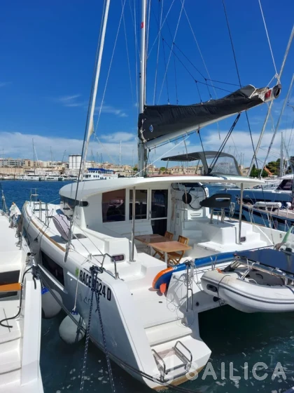 Lagoon 40 - Yacht Charter Sailica