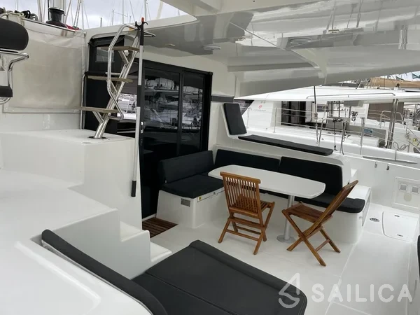 Lagoon 42 - Yacht Charter Sailica