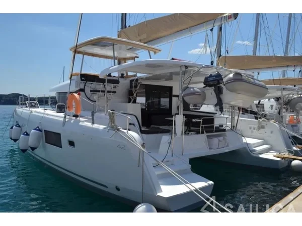 Lagoon 42 - Yacht Charter Sailica