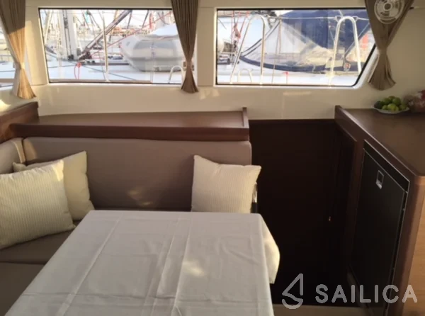 Lagoon 40 - Yacht Charter Sailica
