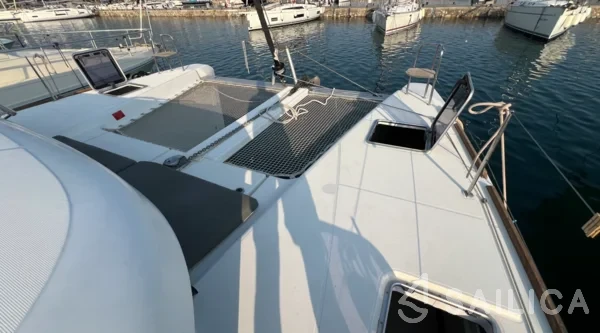 Lagoon 40 - Yacht Charter Sailica