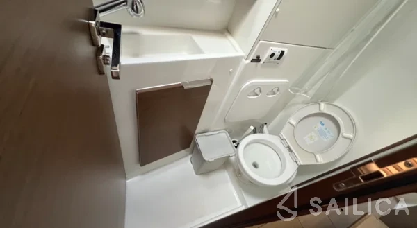Lagoon 40 - Yacht Charter Sailica