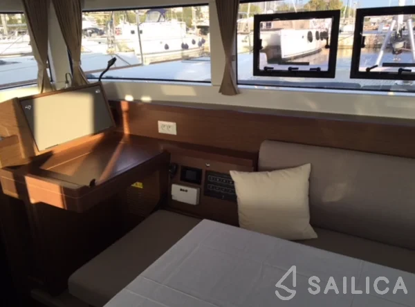 Lagoon 40 - Yacht Charter Sailica