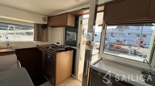 Lagoon 40 - Yacht Charter Sailica