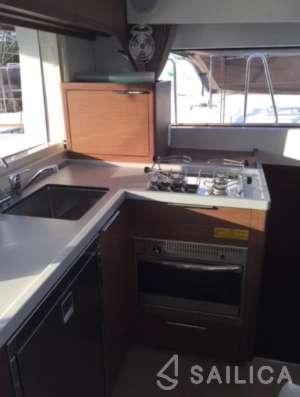 Lagoon 40 - Yacht Charter Sailica