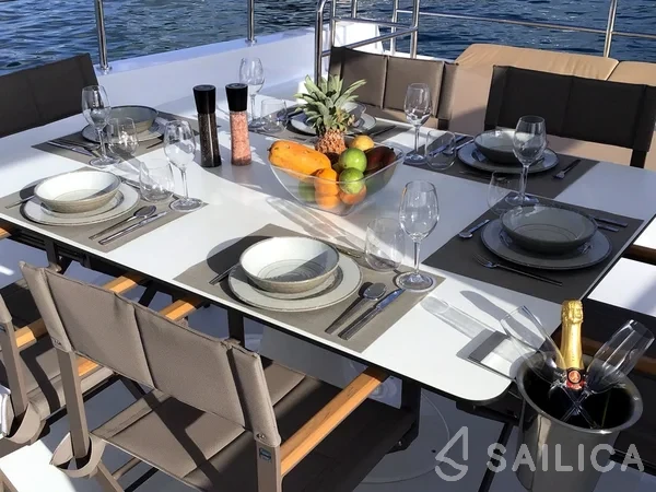 Overblue 44 - Yacht Charter Sailica